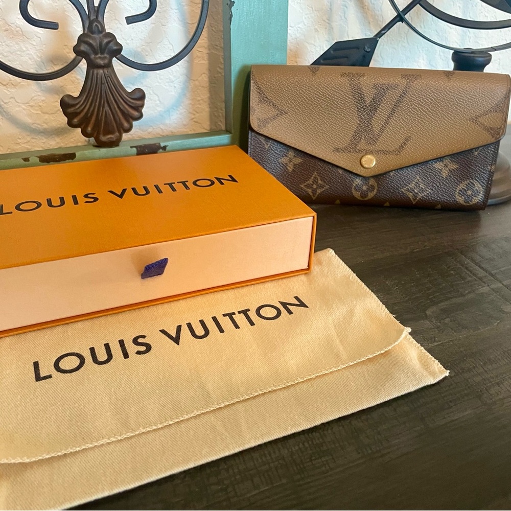 Louis Vuitton Reverse Monogram Sarah Wallet